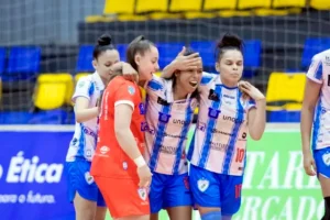 Londrina Feminino Futsal goleia e avança para a semifinal do Paranaense