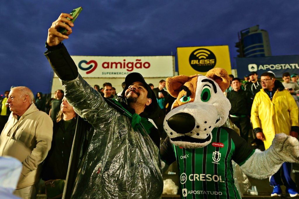 Maringá FC recebe o Floresta neste sábado em jogo histórico que vale o acesso à Série B do Brasileiro